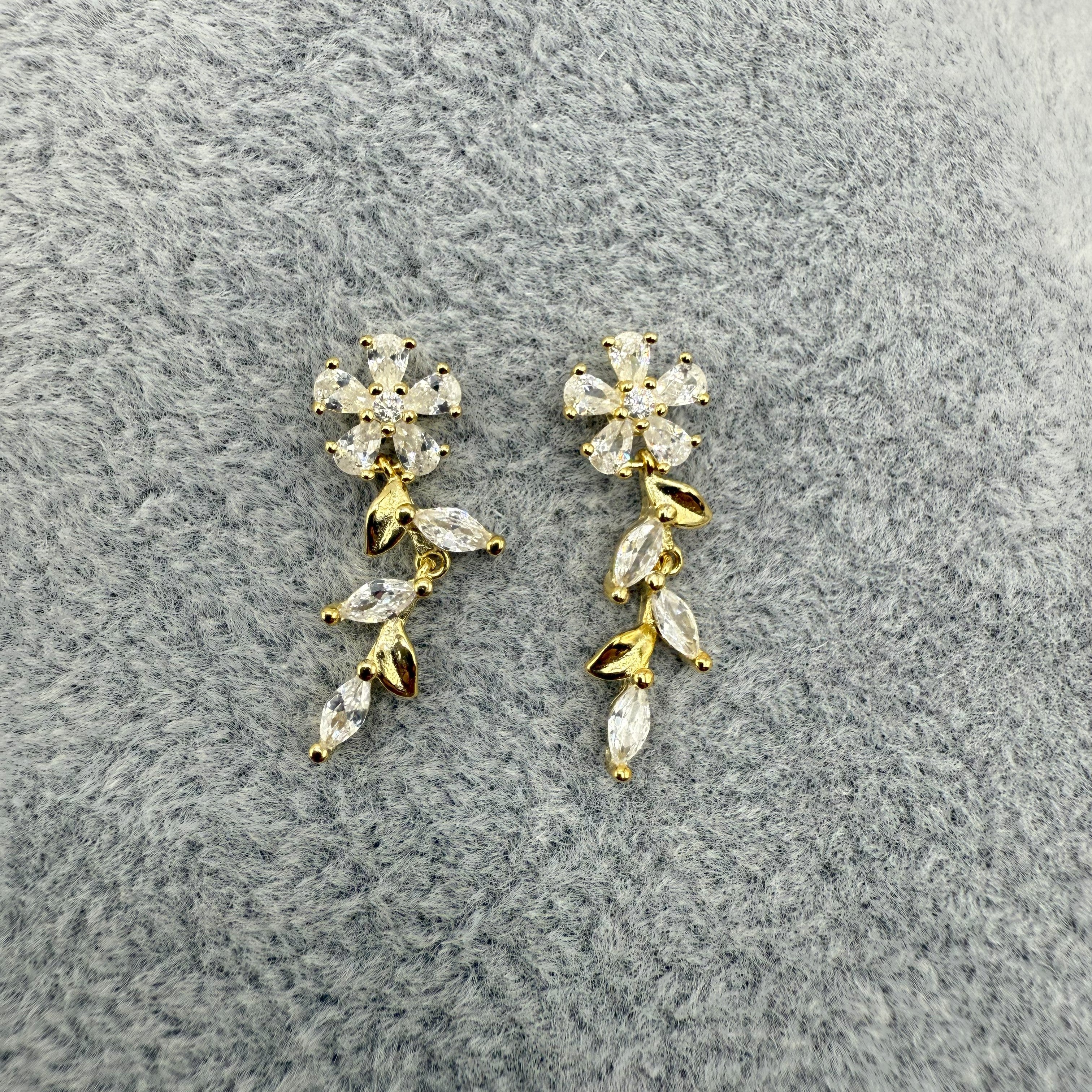 Orecchini in Argento925 Dorato Pendenti Fiorellini Zirconati Art.034/59